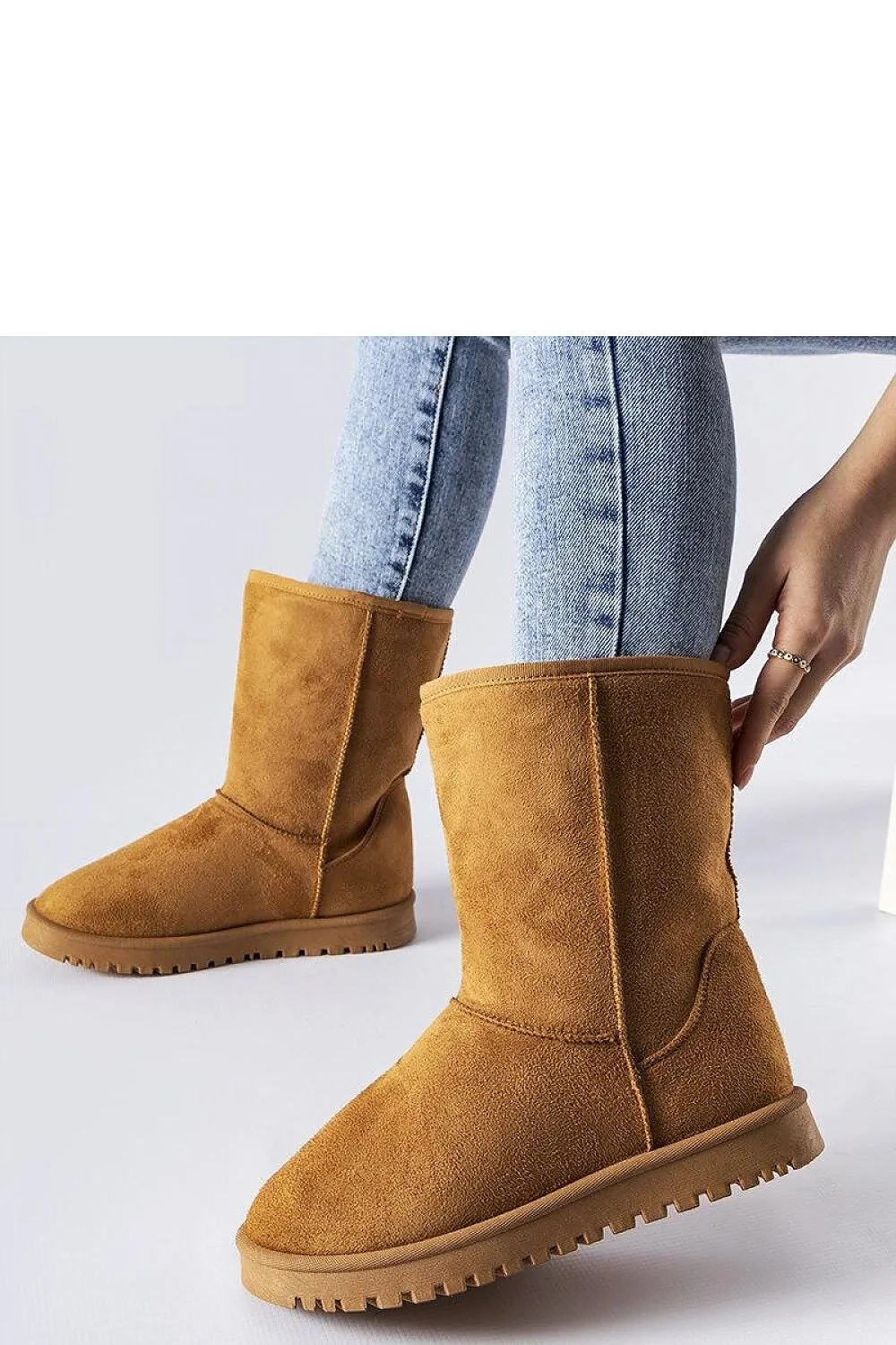 Brown insulated classic snow boots